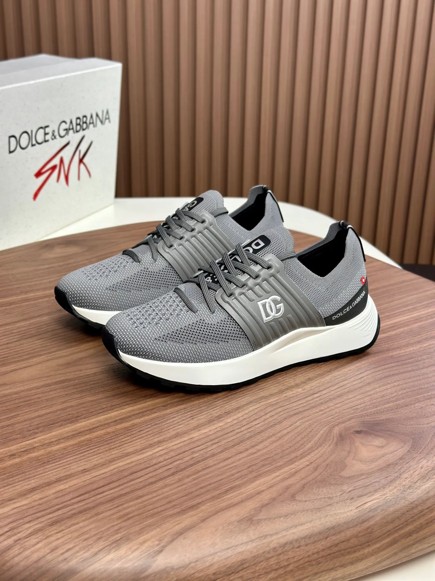 💰720••New arrivals••Dolce&Gabbana••DG✔️High-end men’s sports•casual shoes. Original goods from top counters. Original imported cowhide, multi-material splicing design ➕Imported cowhide lining, cowhide feet ➕Original TPR elastic outsole.  Size: 39-44 (38, 45 customized)